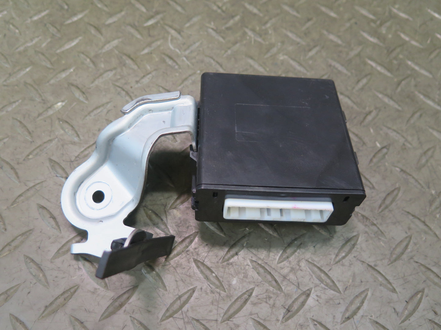 06-10 Lexus UZZ40L SC430 Translate Control Computer Module 89630-24060 OEM