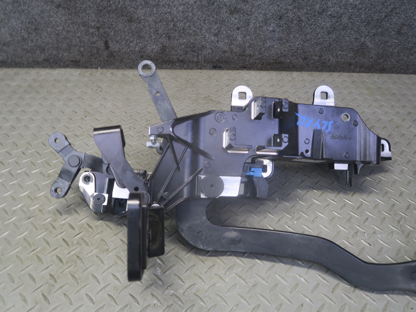 13-20 Mercedes R231 SL550 Convertible Rear Right TOP Roof Hinge 2317930420 OEM