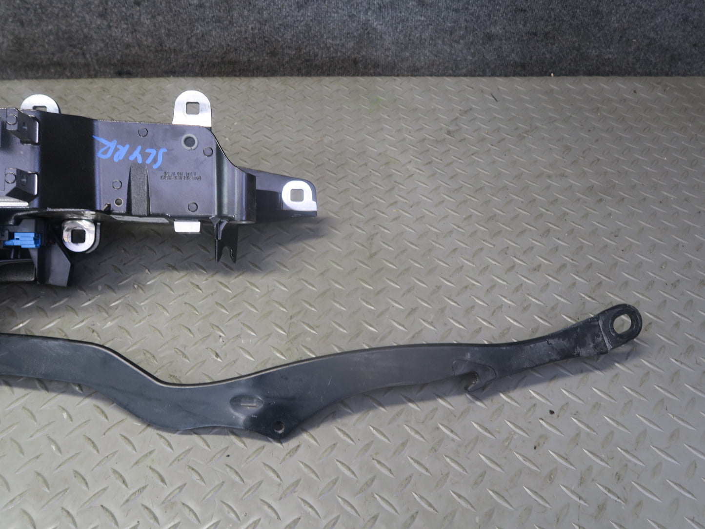 13-20 Mercedes R231 SL550 Convertible Rear Right TOP Roof Hinge 2317930420 OEM