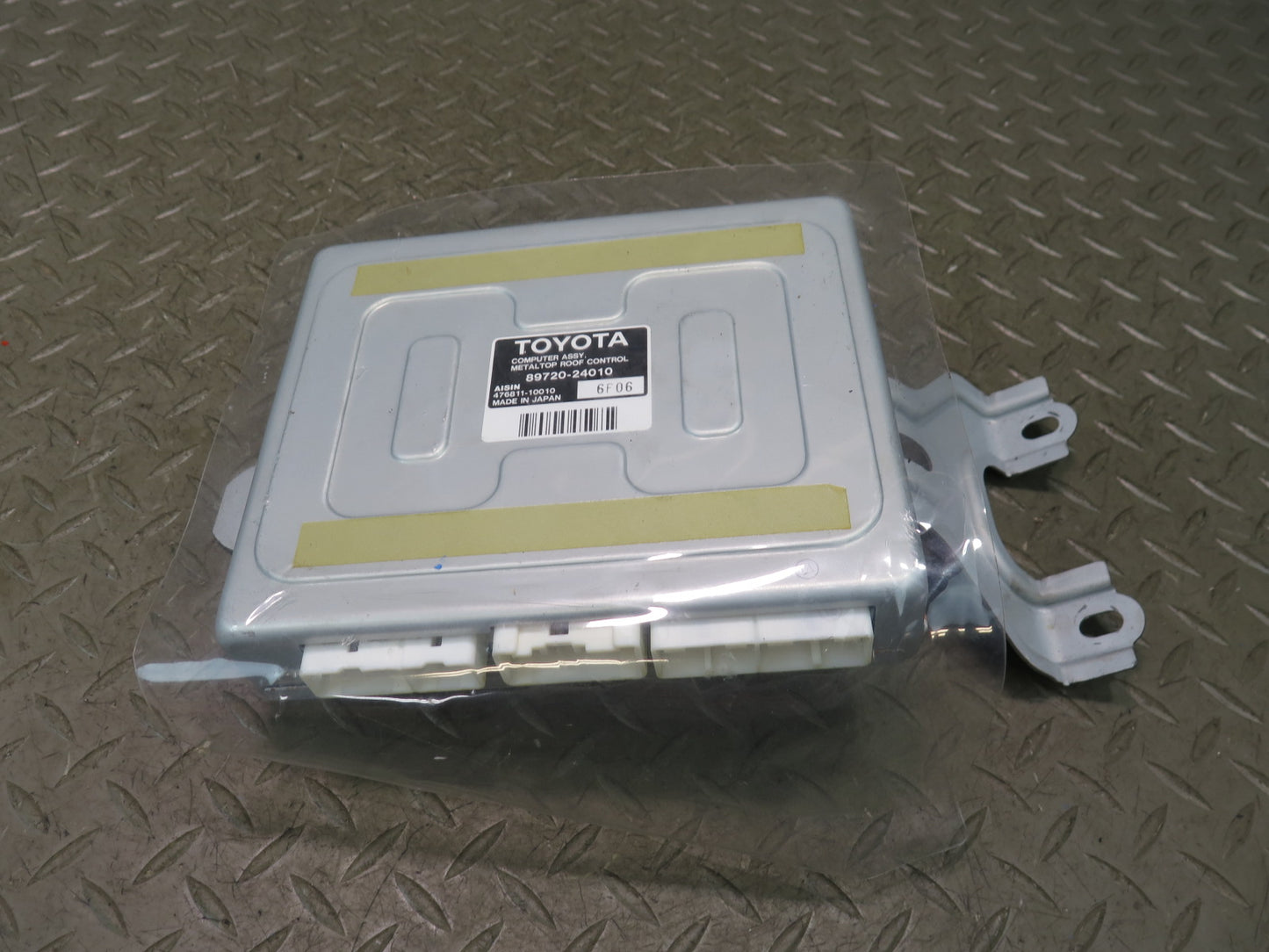 02-08 Lexus UZZ40L SC430 Convertible TOP Roof Control Module 89720-24010 OEM
