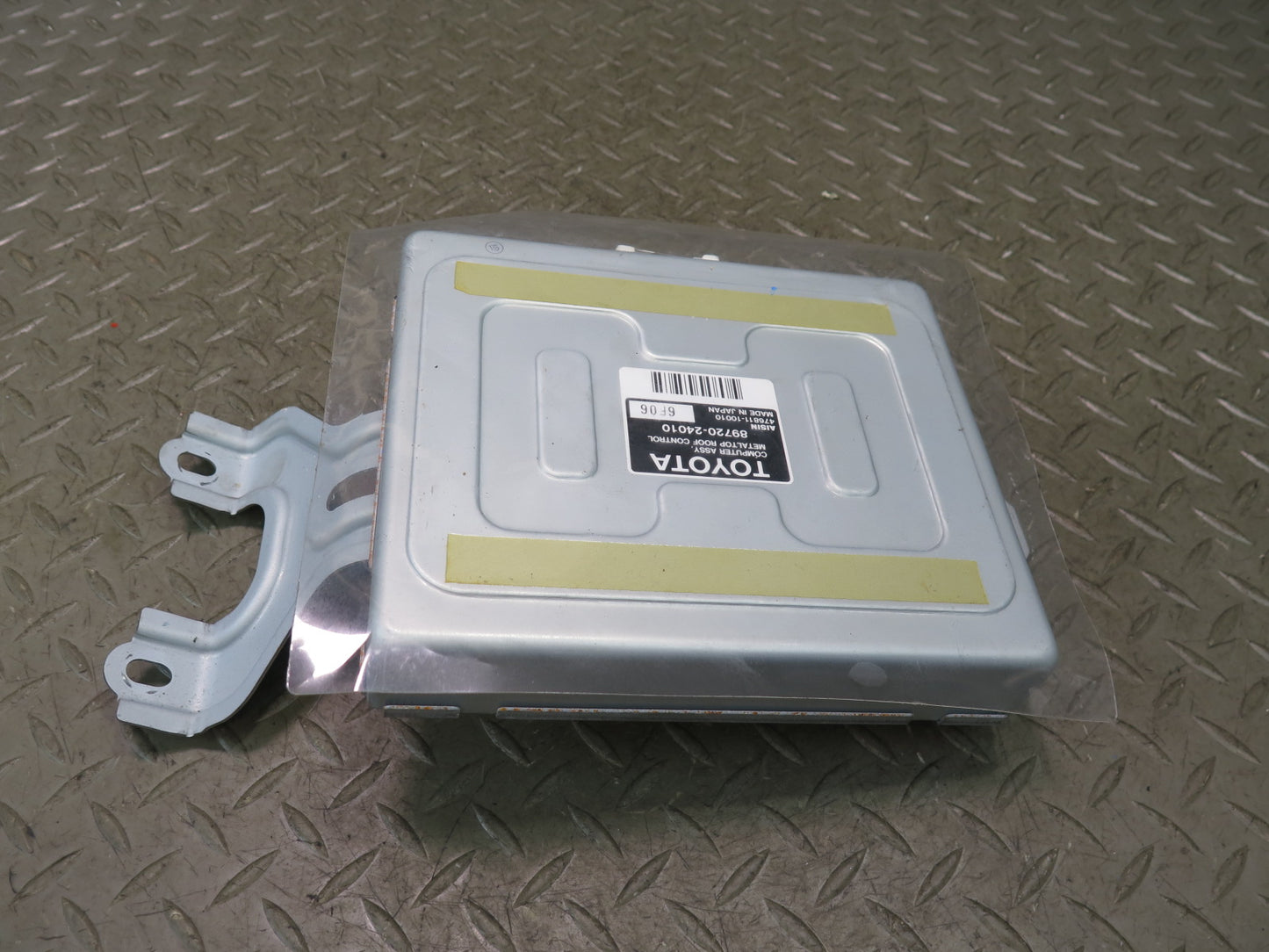 02-08 Lexus UZZ40L SC430 Convertible TOP Roof Control Module 89720-24010 OEM