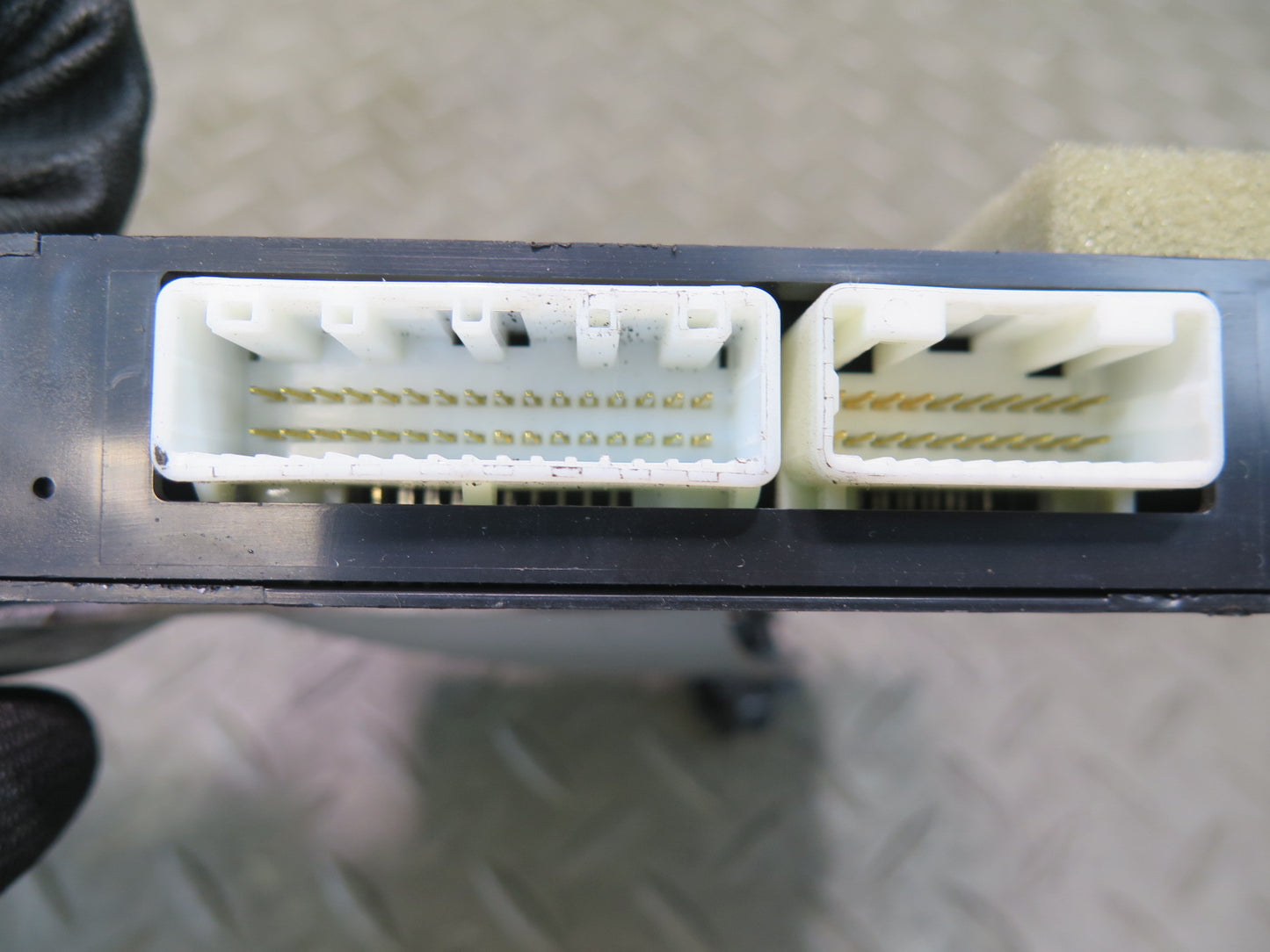 02-10 Lexus SC430 Headlight Lamp Relay Control Module Unit 85942-24010 OEM