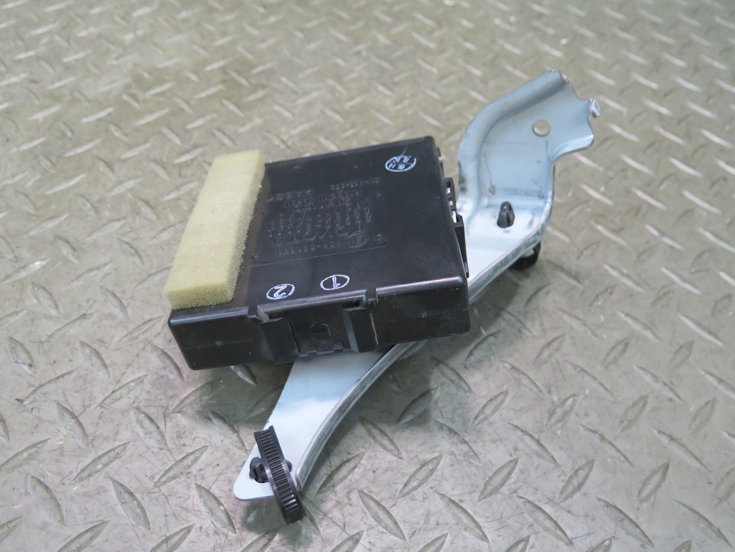 02-10 Lexus SC430 Headlight Lamp Relay Control Module Unit 85942-24010 OEM