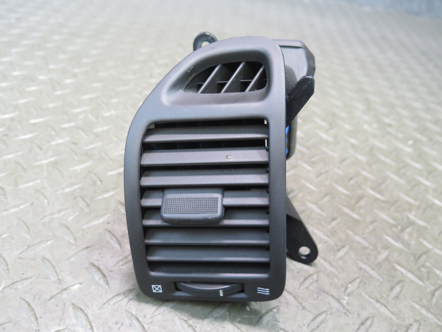 02-10 Lexus UZZ40L SC430 Dash Front Left A/C Air Vent Grille 55660-24050 OEM