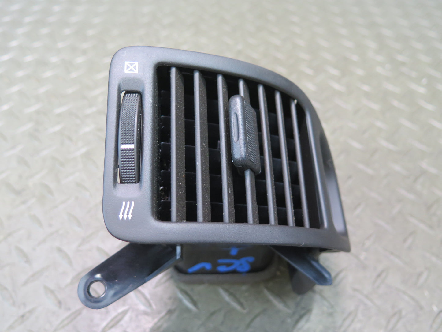 02-10 Lexus UZZ40L SC430 Dash Front Left A/C Air Vent Grille 55660-24050 OEM
