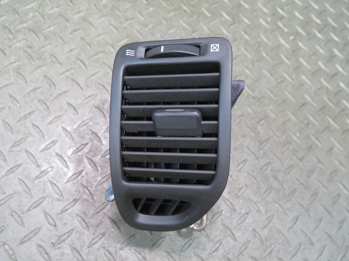 02-10 Lexus UZZ40L SC430 Dash Front Left A/C Air Vent Grille 55660-24050 OEM