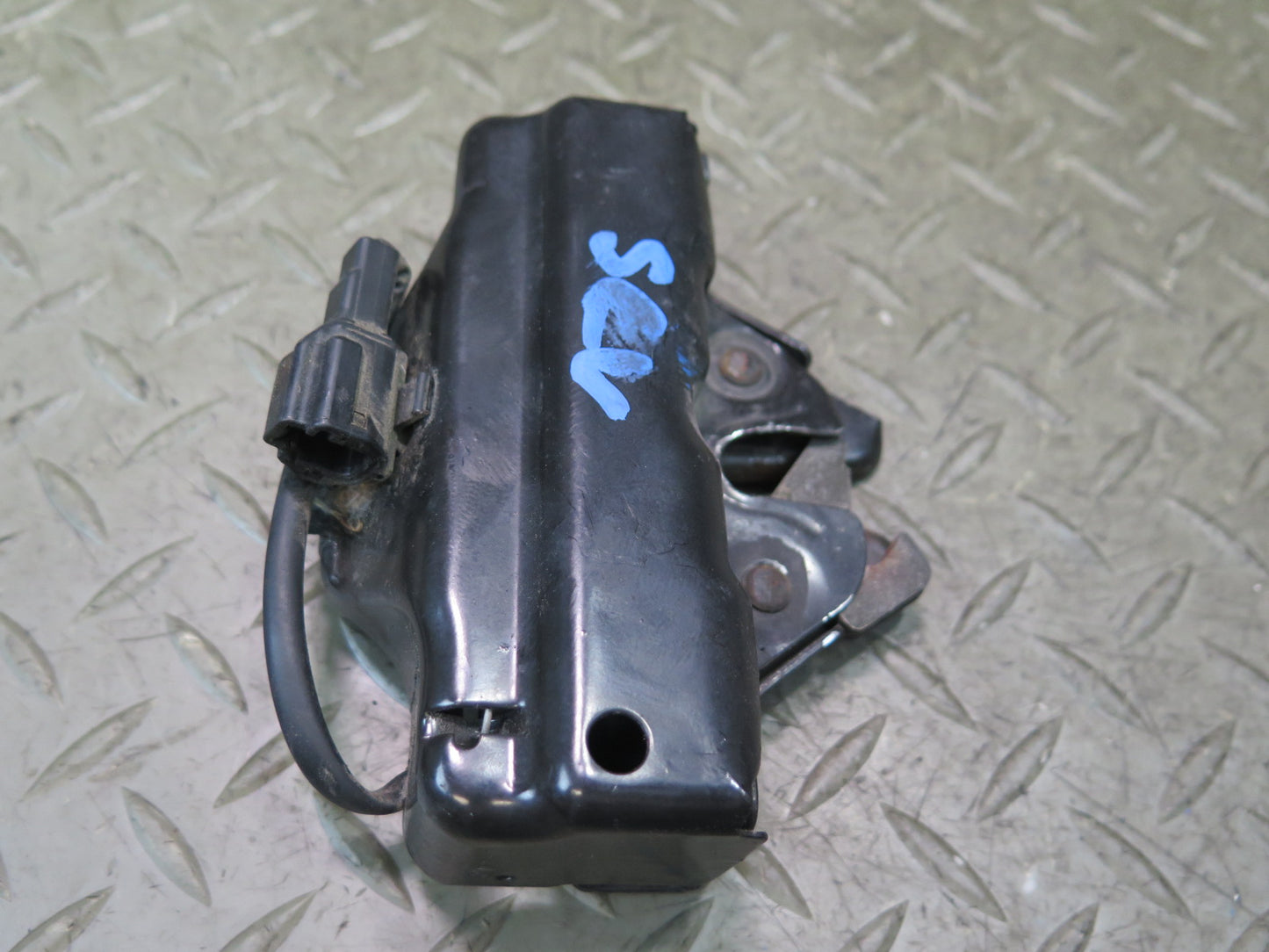 02-10 Lexus UZZ40L SC430 Hood Lock Latch w Open Release Handle Set OEM