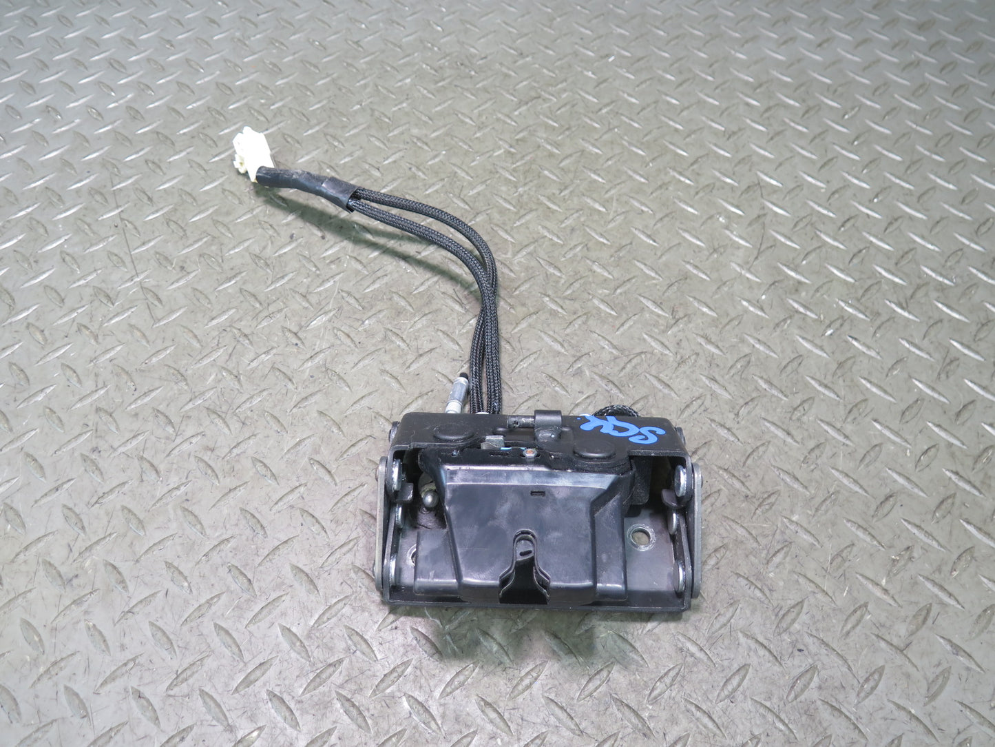 02-10 Lexus UZZ40L SC430 Rear Trunk Lid Lock Latch Actuator OEM