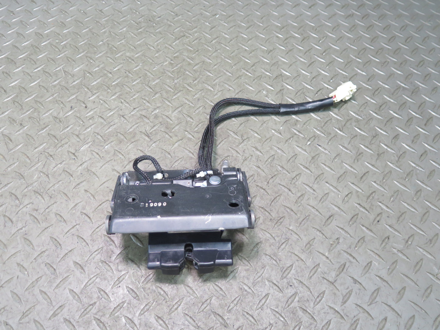 02-10 Lexus UZZ40L SC430 Rear Trunk Lid Lock Latch Actuator OEM