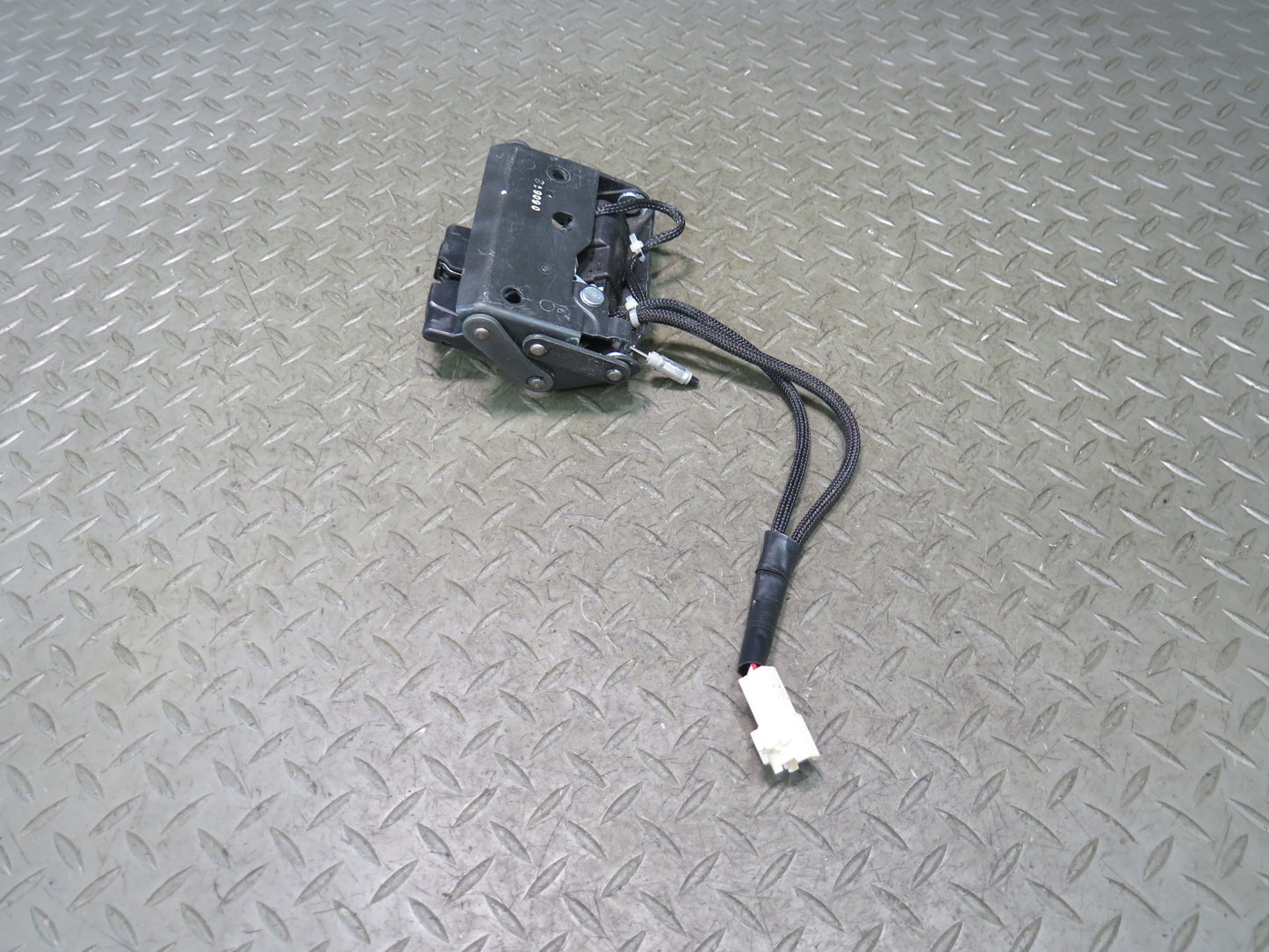 02-10 Lexus UZZ40L SC430 Rear Trunk Lid Lock Latch Actuator OEM
