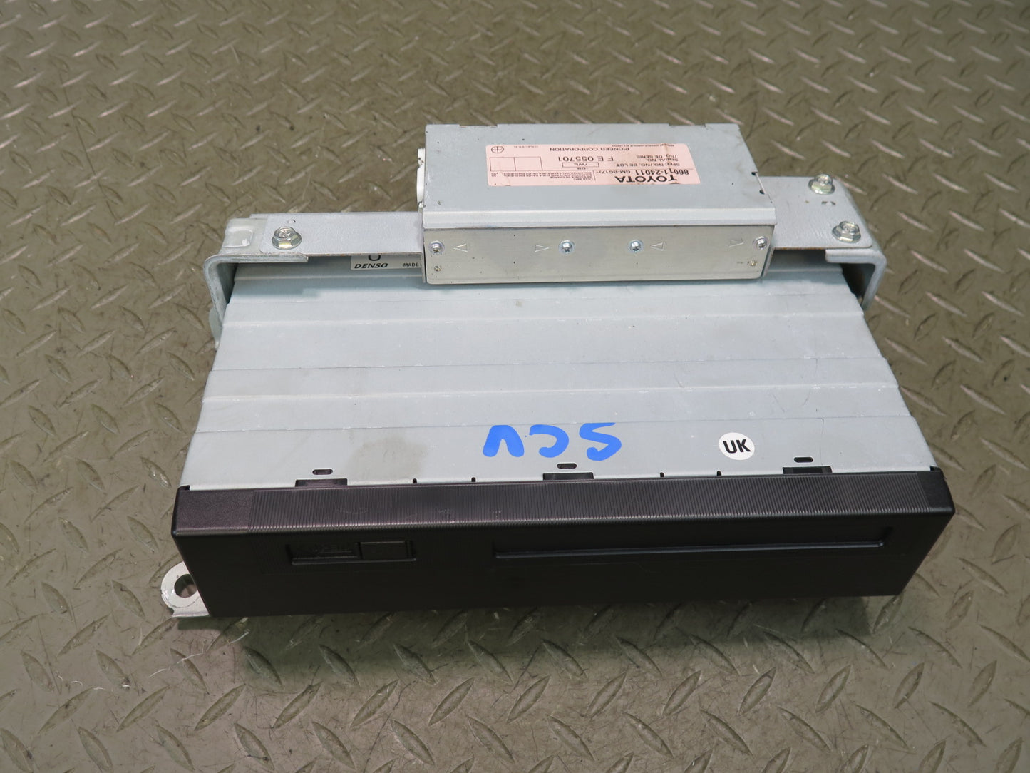 04-06 Lexus UZZ40L SC430 GPS Navigation DVD Player Control Unit 86841-50090 OEM