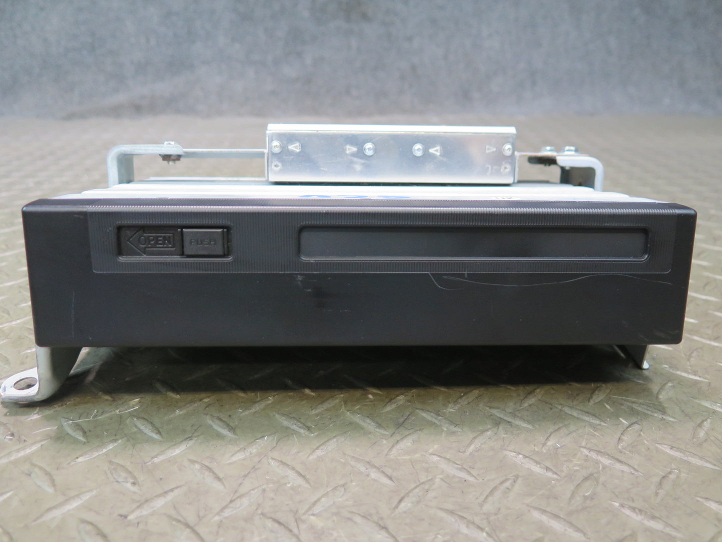 04-06 Lexus UZZ40L SC430 GPS Navigation DVD Player Control Unit 86841-50090 OEM