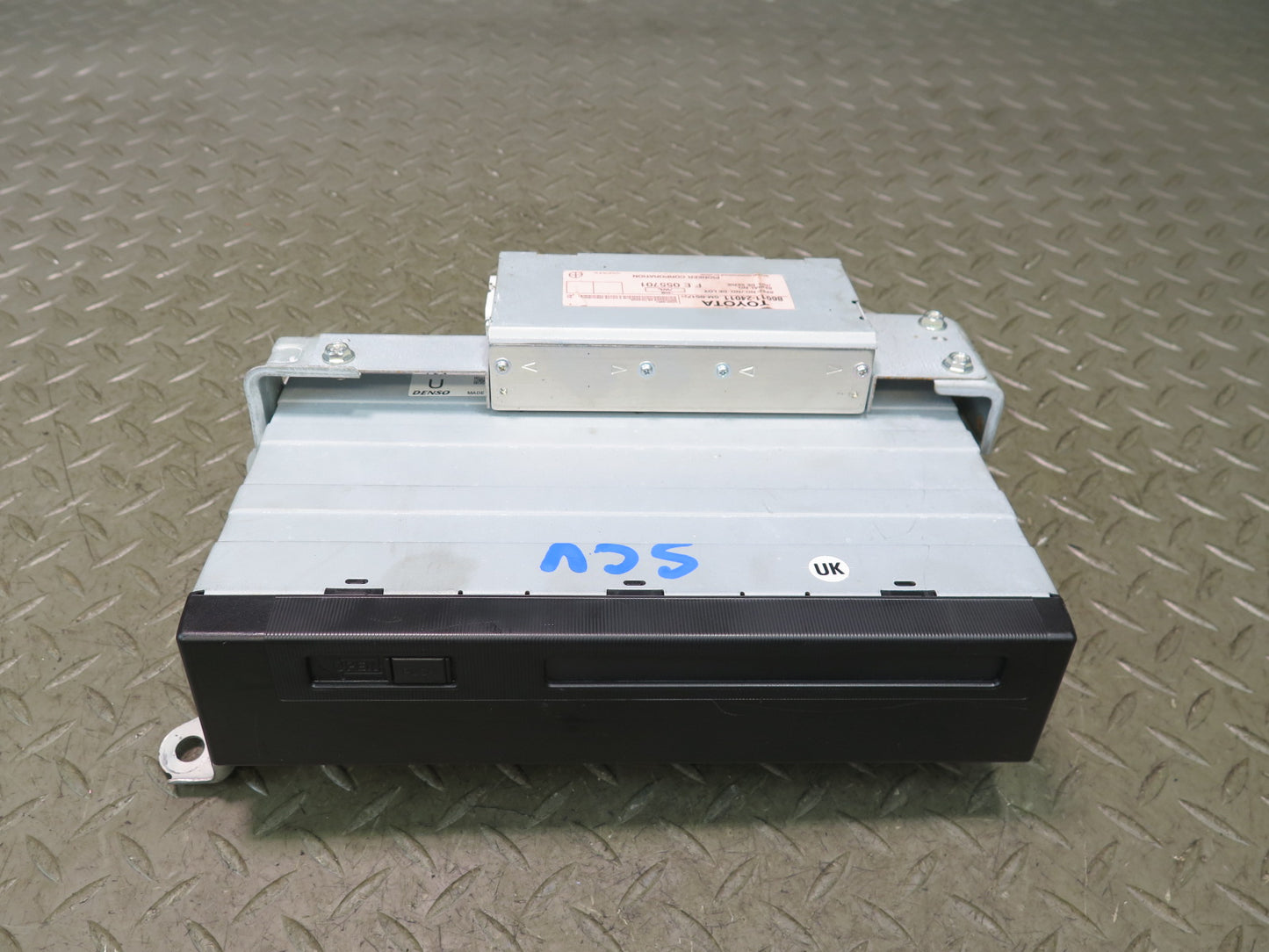 04-06 Lexus UZZ40L SC430 GPS Navigation DVD Player Control Unit 86841-50090 OEM