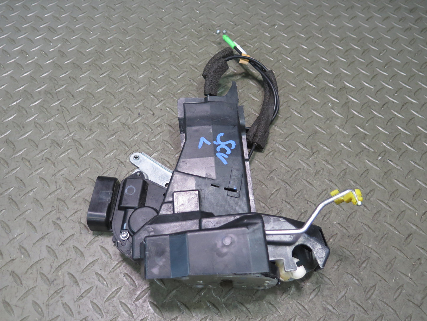 02-10 Lexus UZZ40L SC430 Front Left Driver Door Lock Latch Actuator 74K Mile OEM
