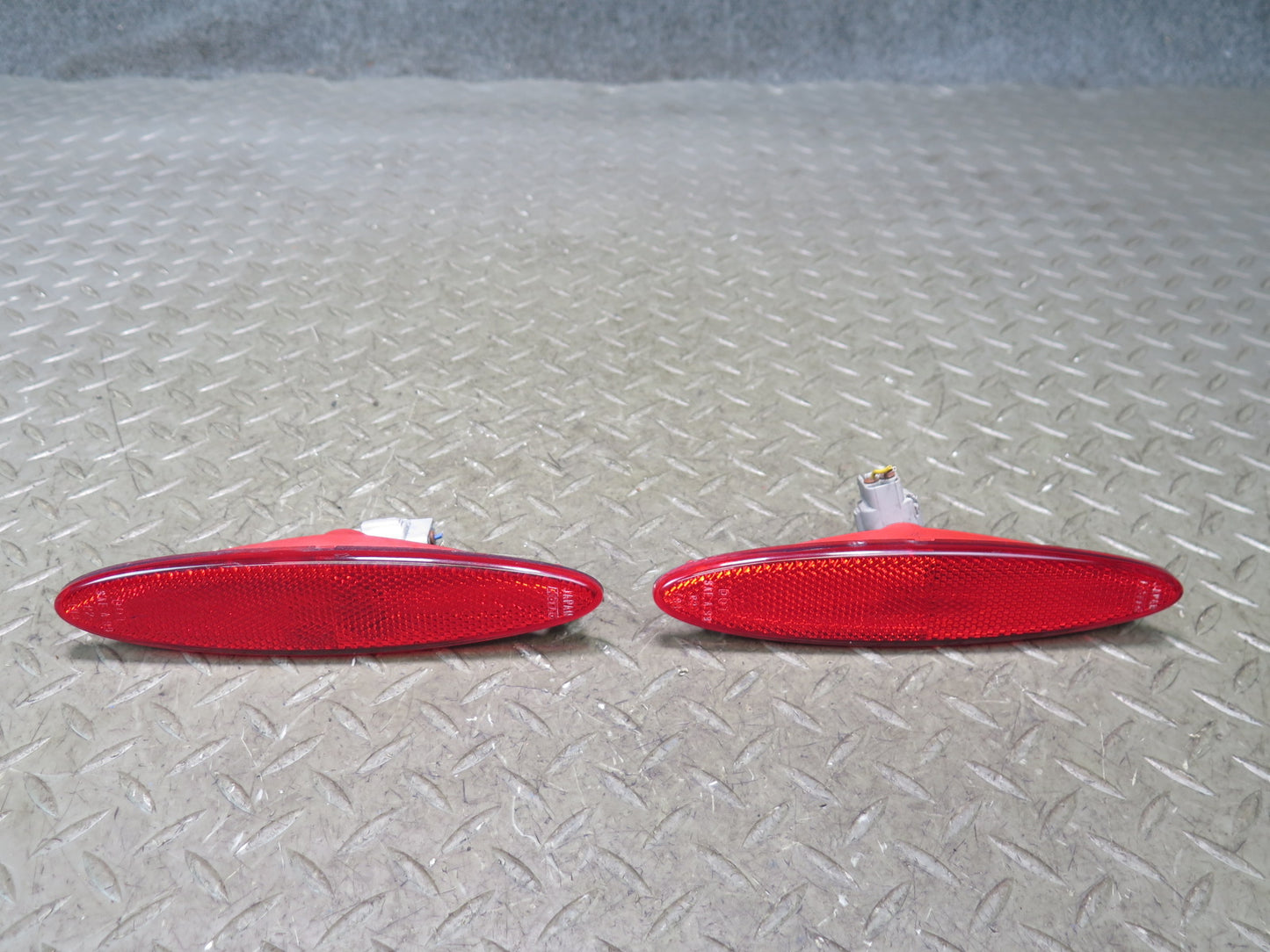 02-10 Lexus UZZ40L SC430 Set of 2 Rear Left & Right Side Marker Light Lamp OEM