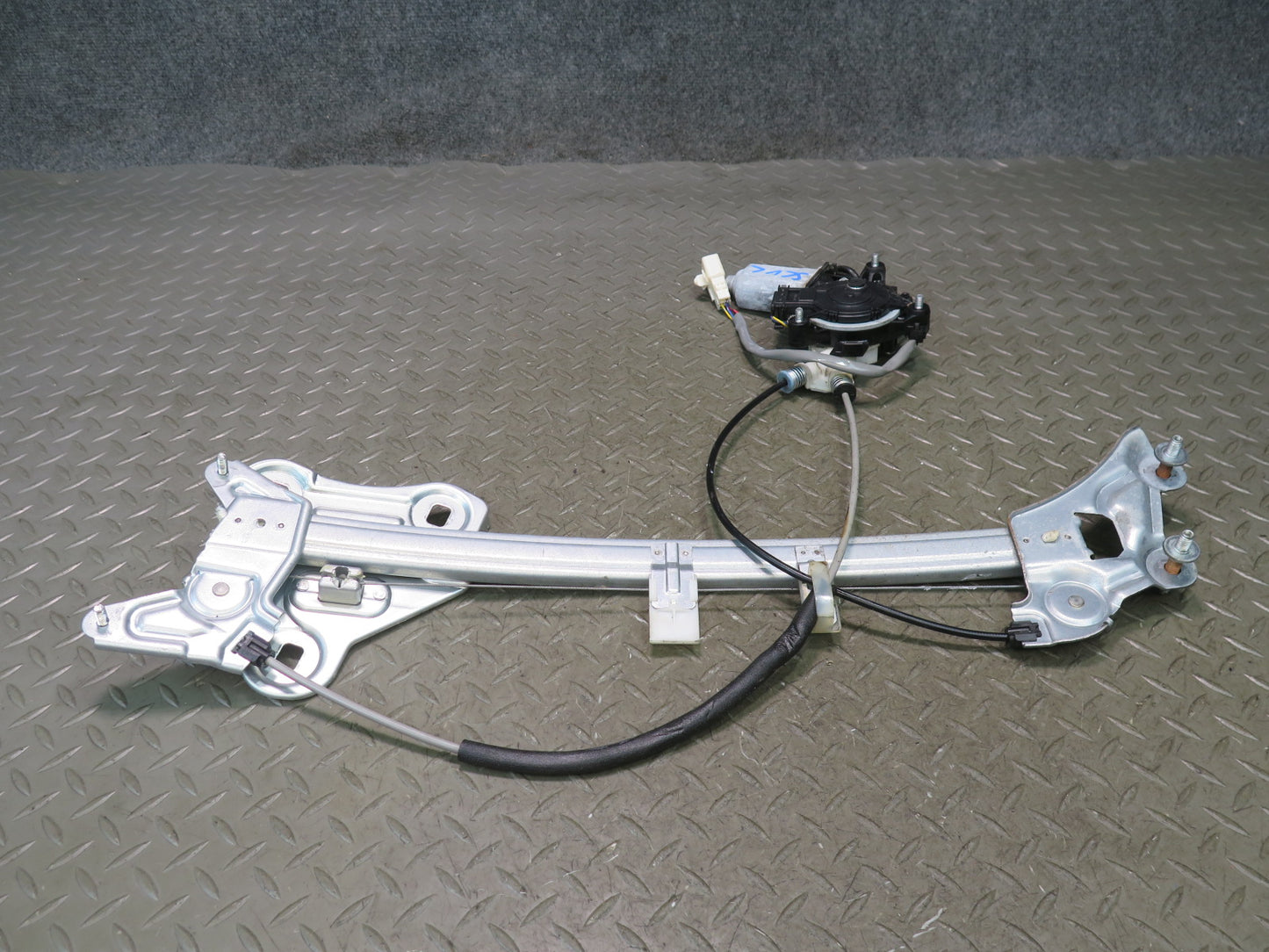 02-10 Lexus UZZ40L SC430 Front Left Driver Door Window Regulator w Motor OEM