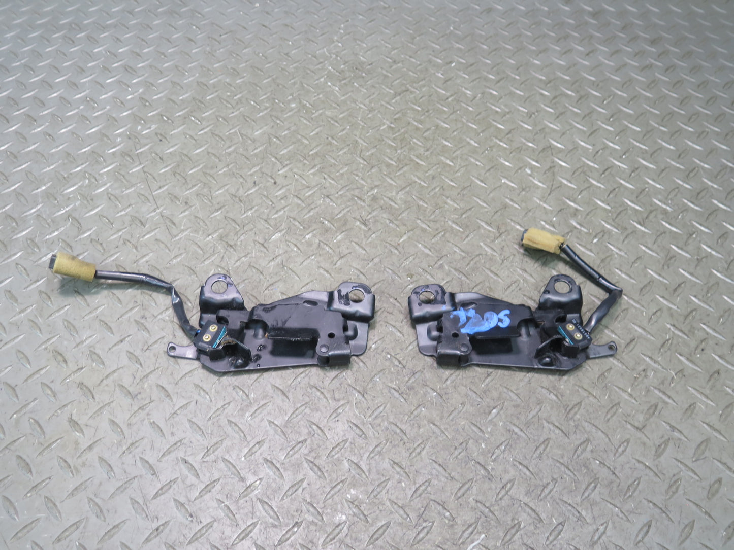 02-10 Lexus SC430 Convertible Left & Right Roof Lock Latch Strikers Set OEM