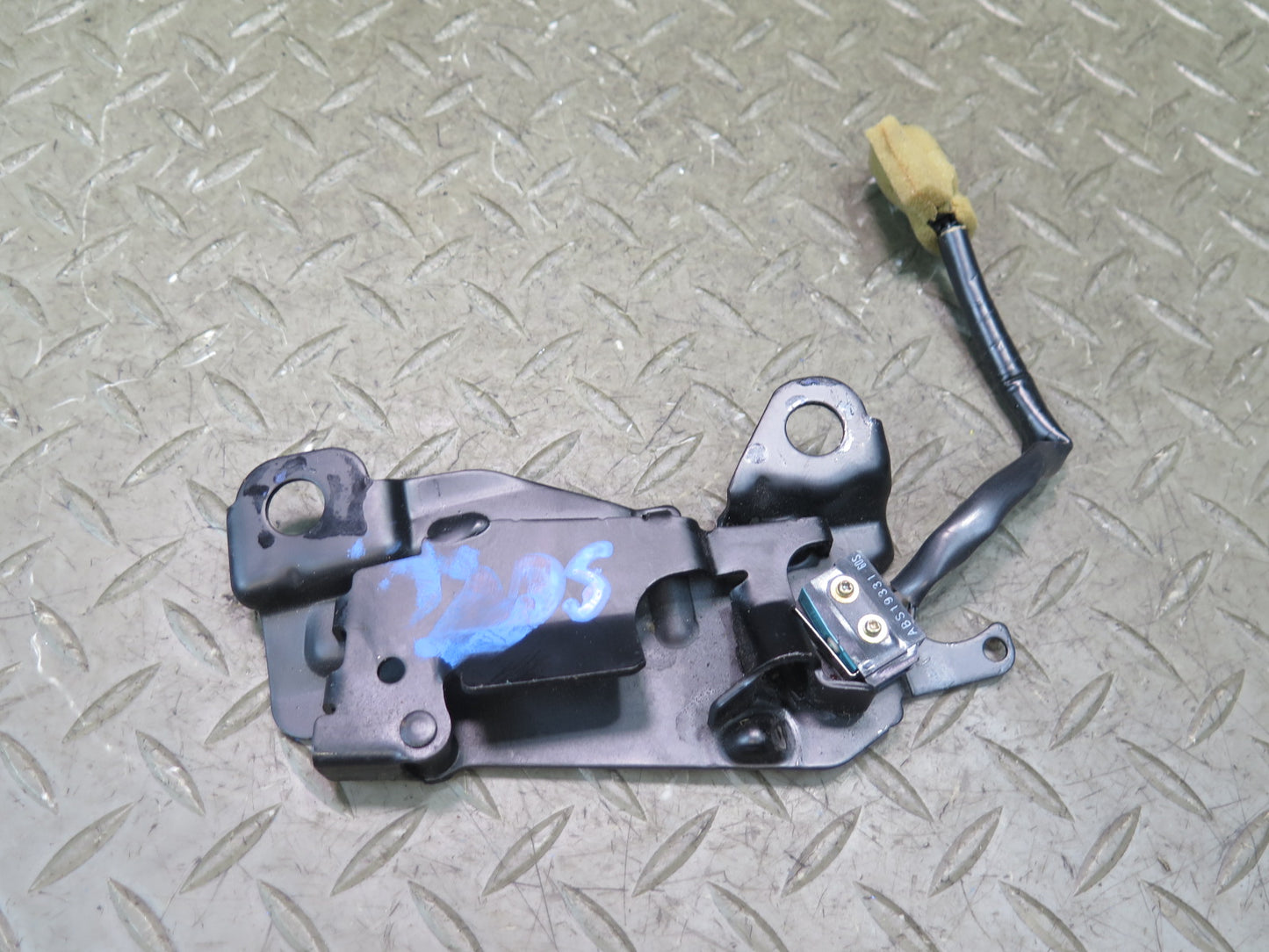 02-10 Lexus SC430 Convertible Left & Right Roof Lock Latch Strikers Set OEM