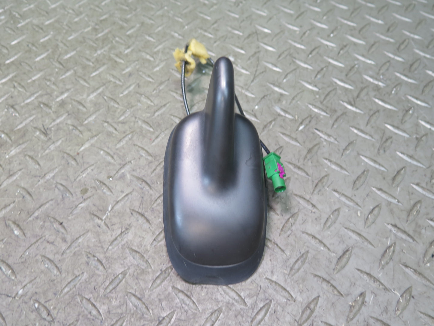 06-09 VW Golf MK5 R32 Roof Shark FIN Antenna 3C9035507 OEM