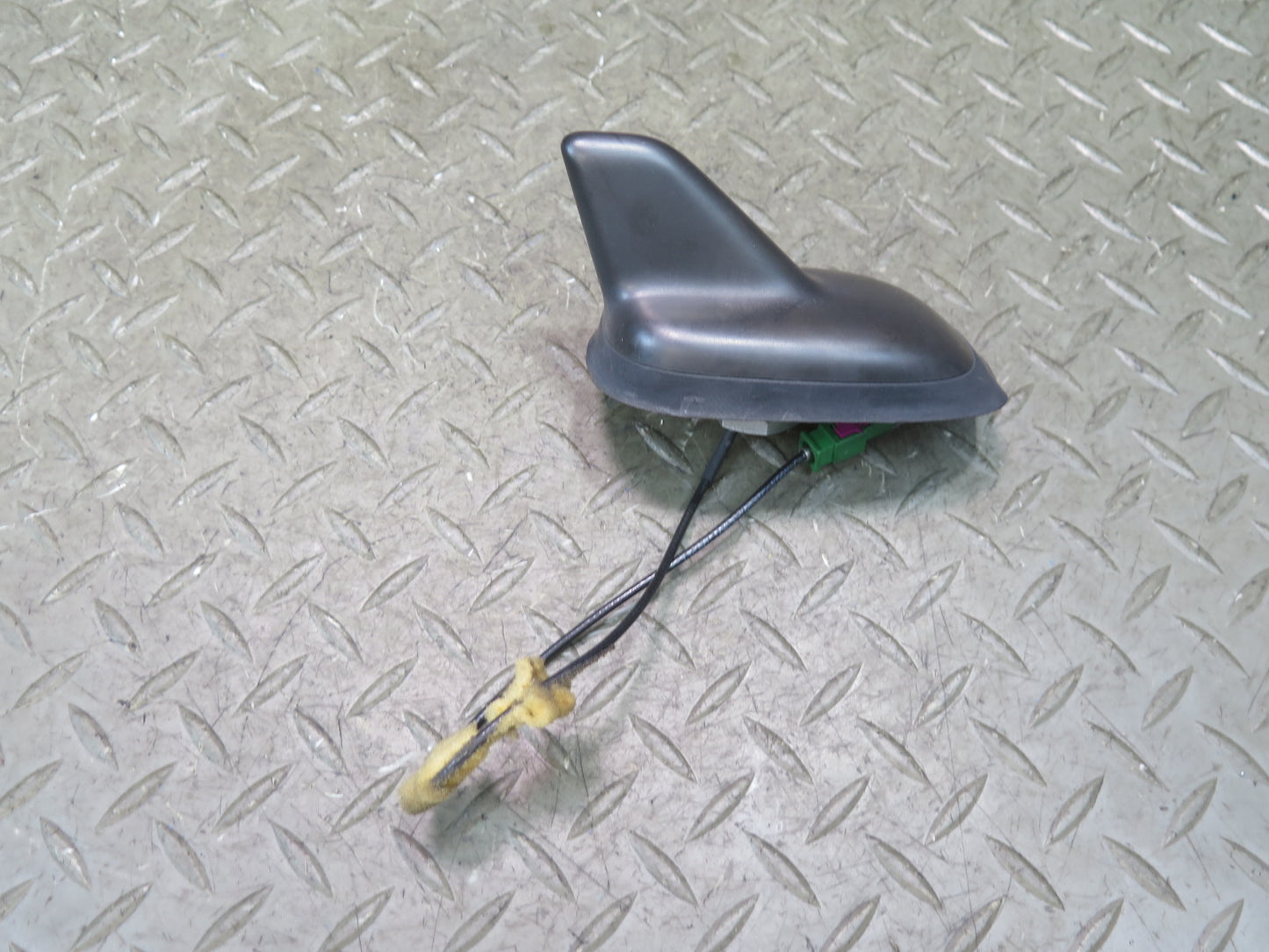 06-09 VW Golf MK5 R32 Roof Shark FIN Antenna 3C9035507 OEM