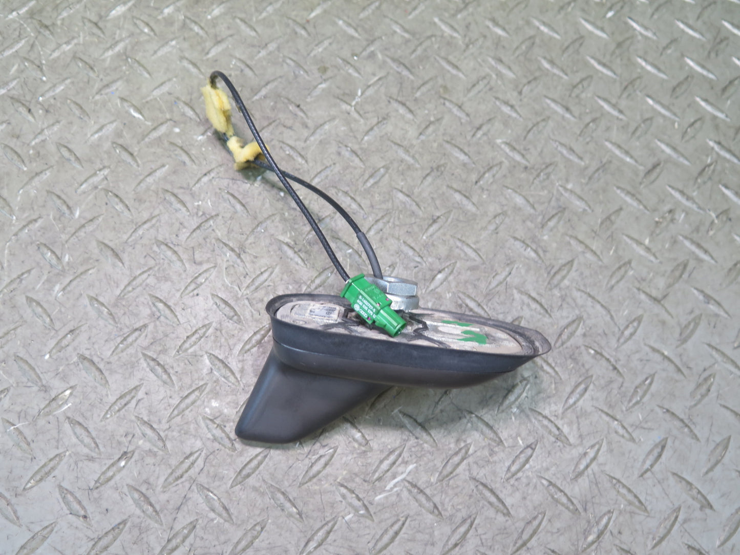 06-09 VW Golf MK5 R32 Roof Shark FIN Antenna 3C9035507 OEM