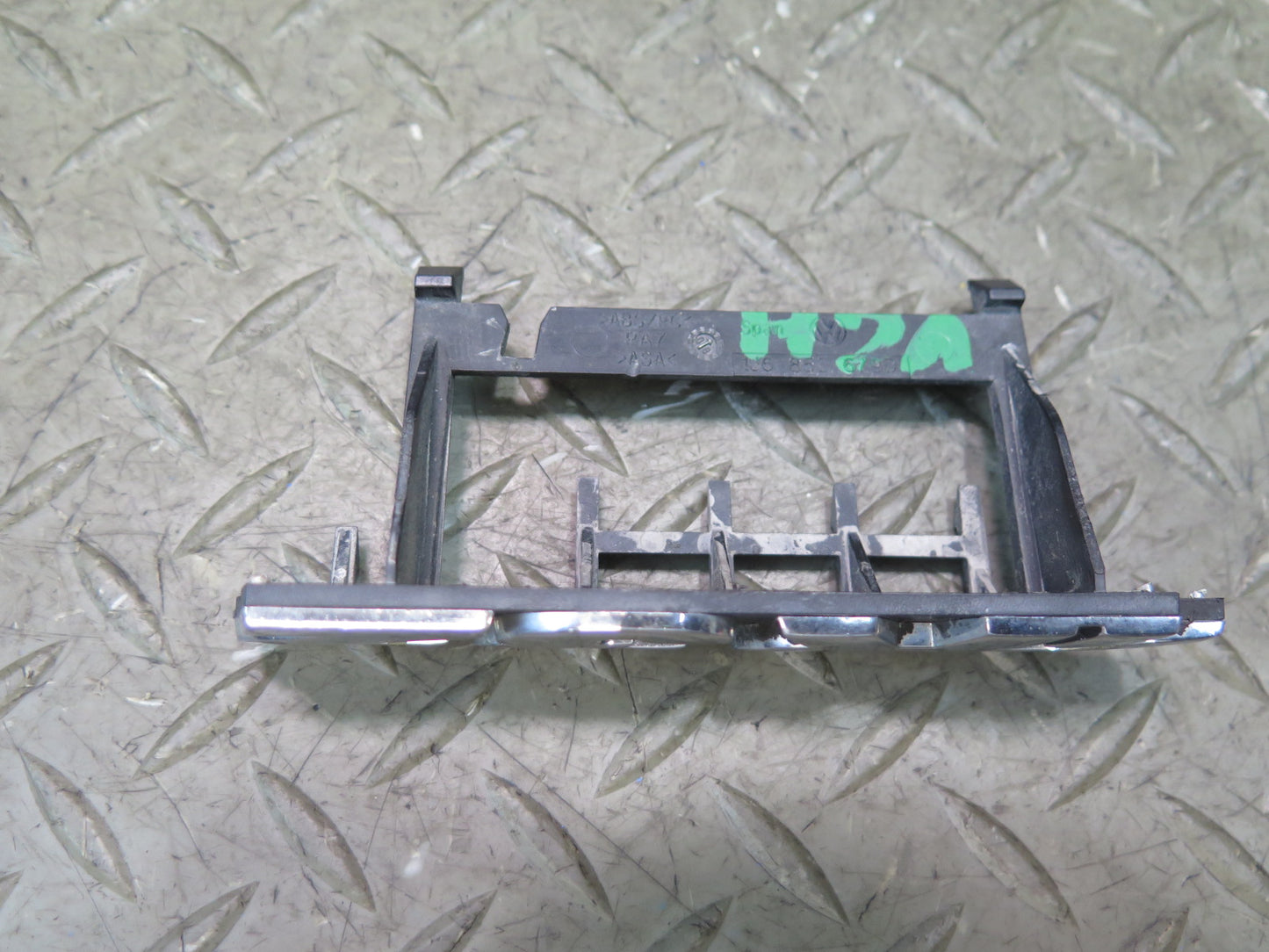 2008 VW Golf MK5 R32 Front Grille Emblem Badge Symbol 1J6853679D OEM