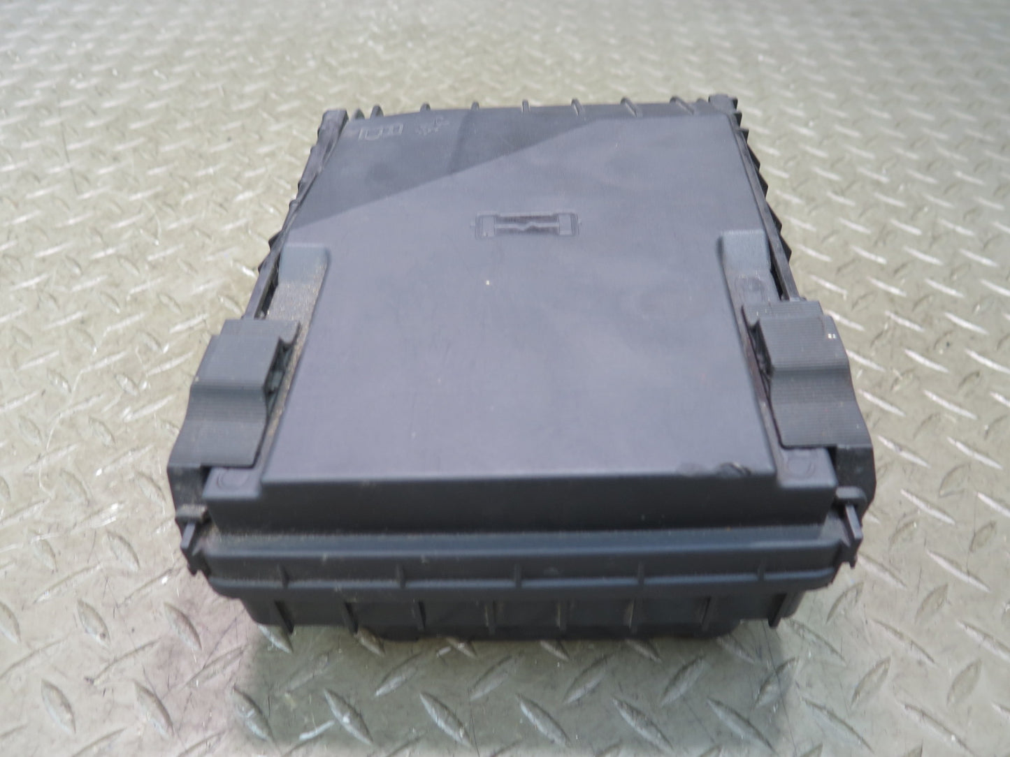 2008 VW Golf R32 Engine Bay Fuse Relay Box Module OEM