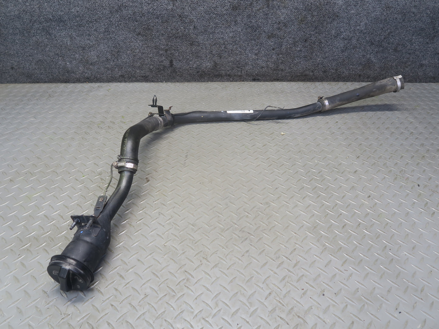 03-06 Chevrolet SSR Fuel Filler Neck Pipe w Fuel Cap 15107734 OEM