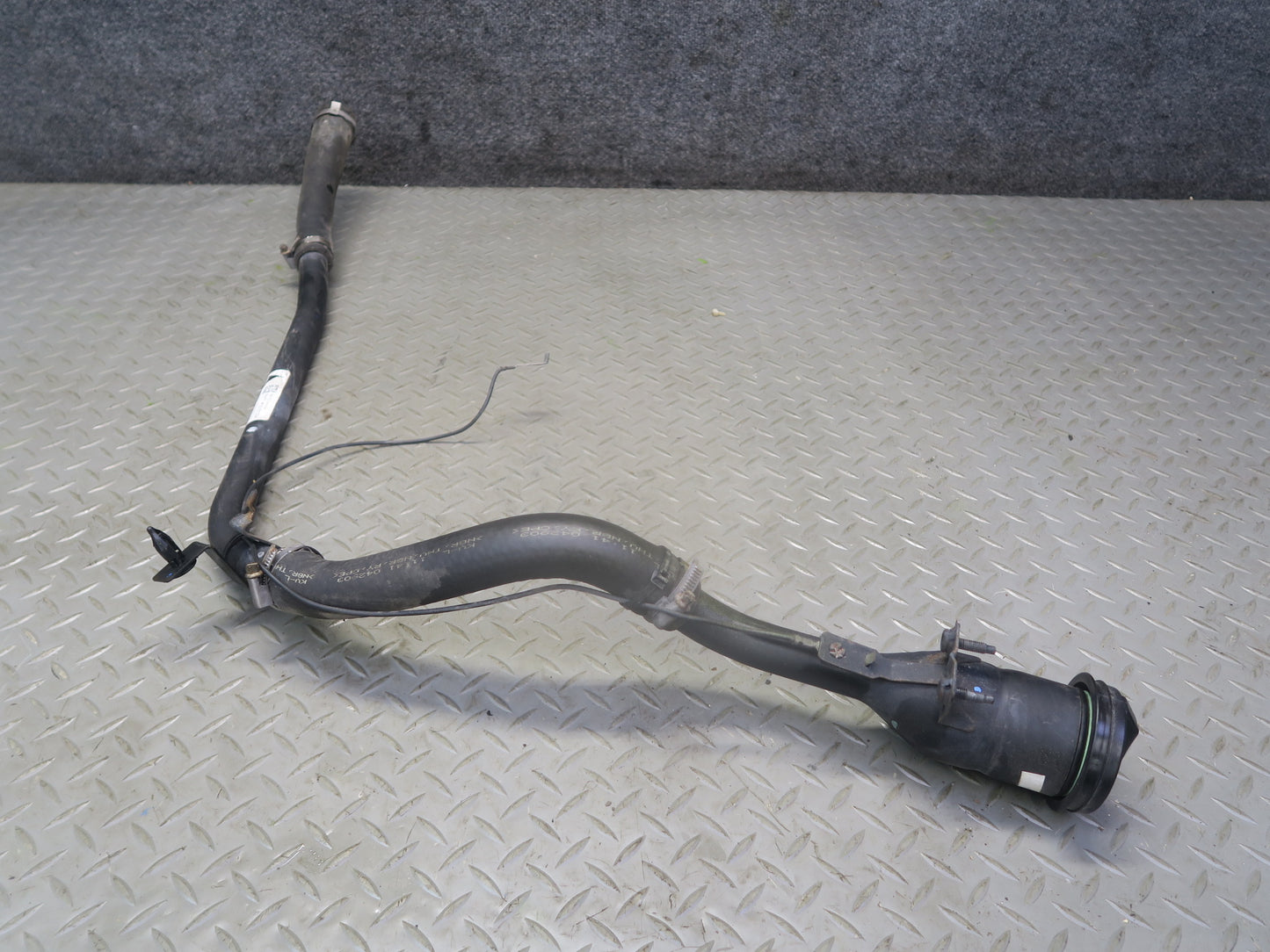 03-06 Chevrolet SSR Fuel Filler Neck Pipe w Fuel Cap 15107734 OEM