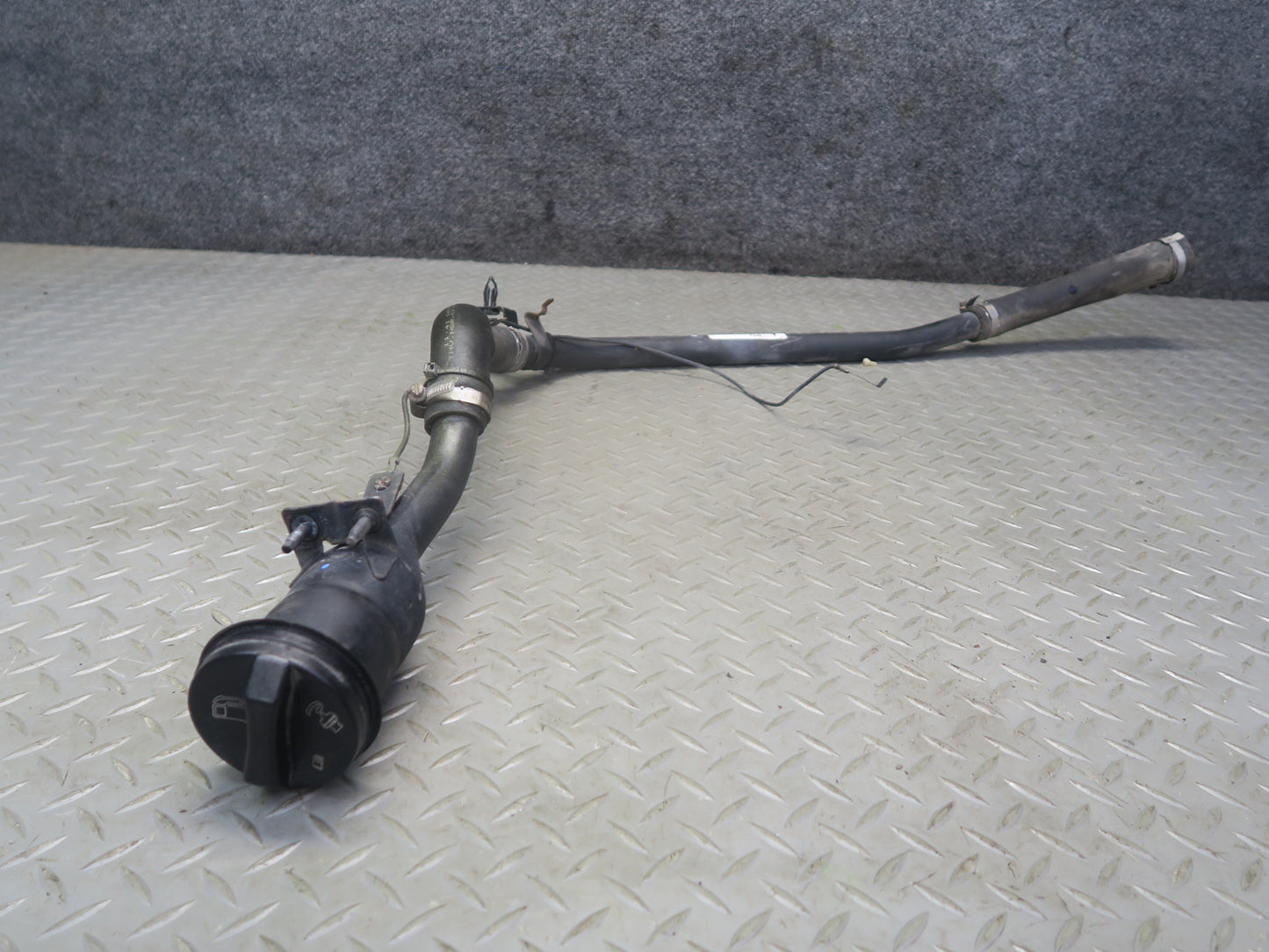 03-06 Chevrolet SSR Fuel Filler Neck Pipe w Fuel Cap 15107734 OEM