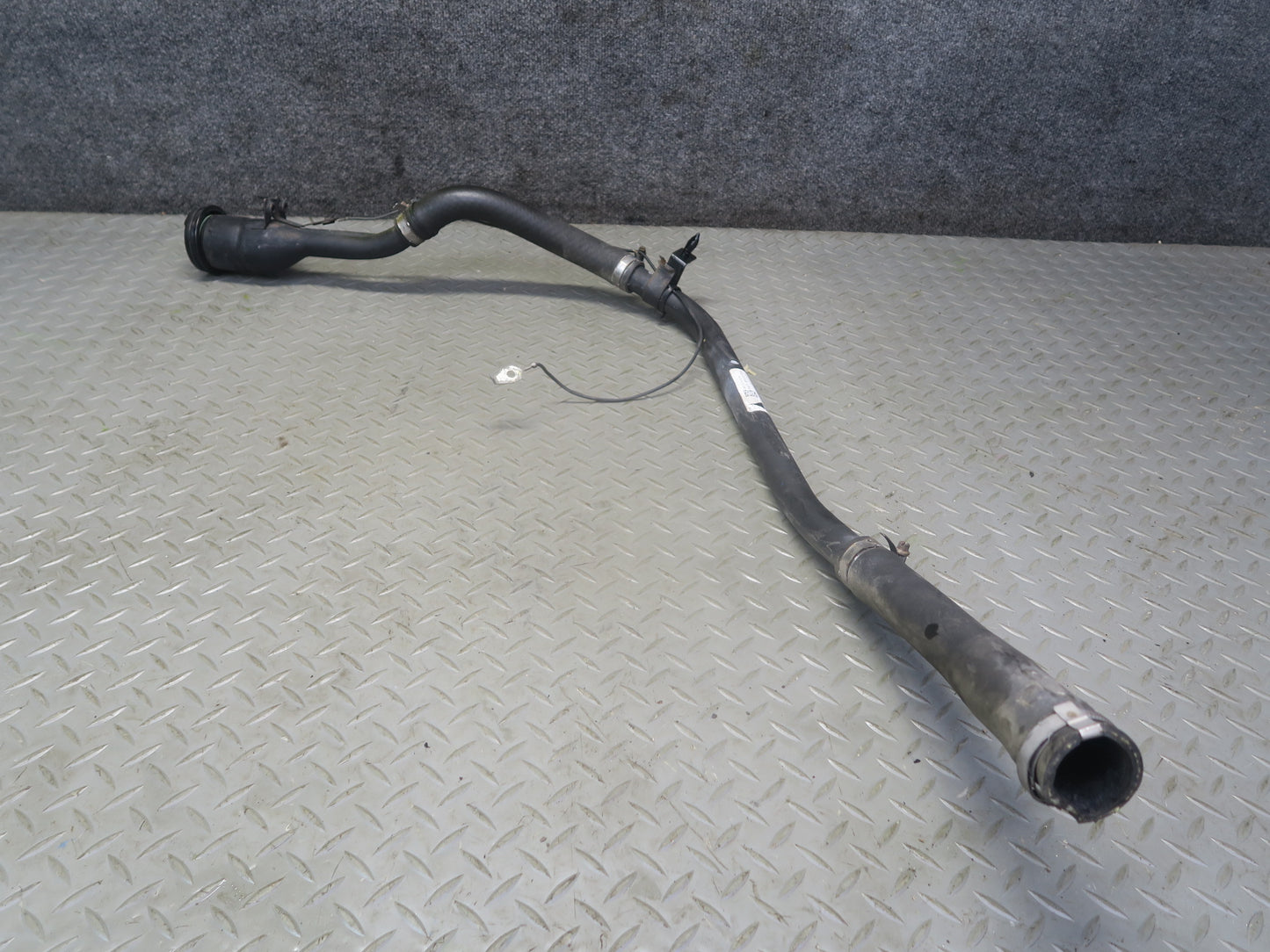 03-06 Chevrolet SSR Fuel Filler Neck Pipe w Fuel Cap 15107734 OEM