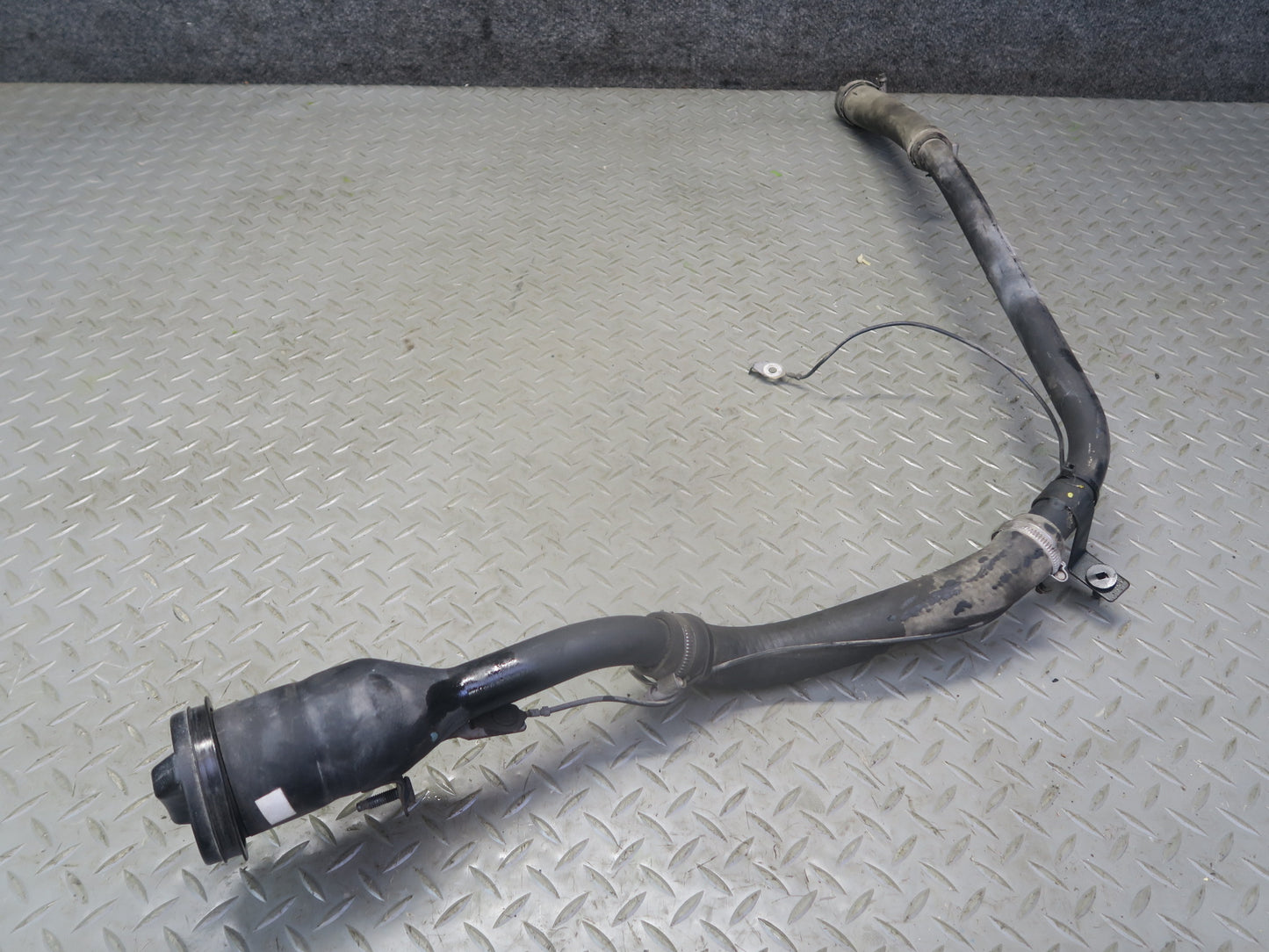 03-06 Chevrolet SSR Fuel Filler Neck Pipe w Fuel Cap 15107734 OEM