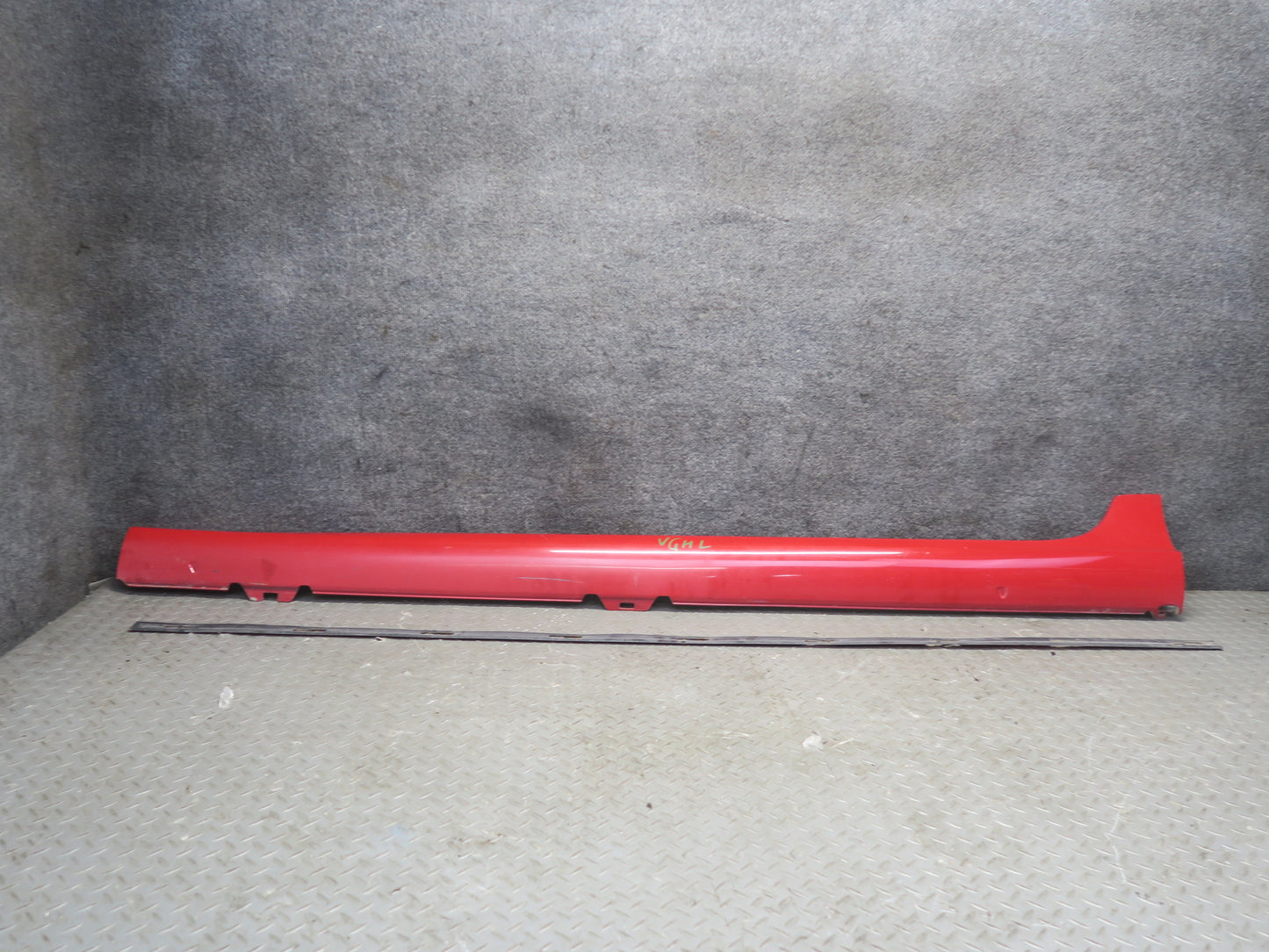 2008 VW Golf MK5 R32 Left Side Skirt Rocker Panel Lower Molding Tornado RED OEM