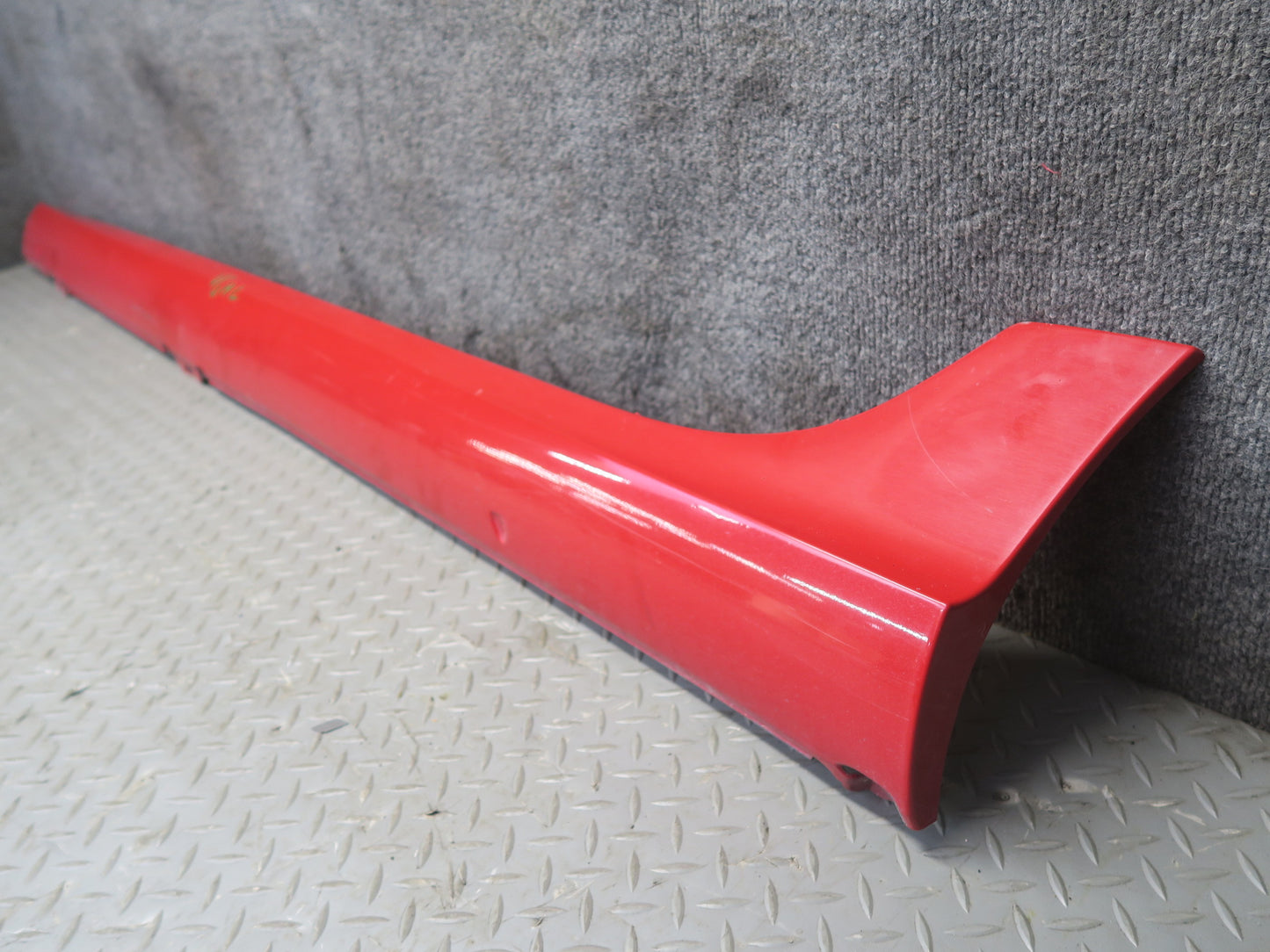 2008 VW Golf MK5 R32 Left Side Skirt Rocker Panel Lower Molding Tornado RED OEM