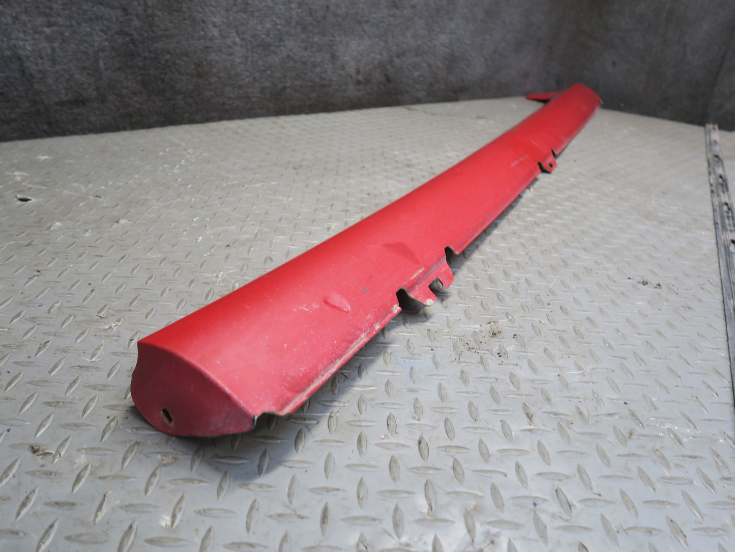 2008 VW Golf MK5 R32 Left Side Skirt Rocker Panel Lower Molding Tornado RED OEM