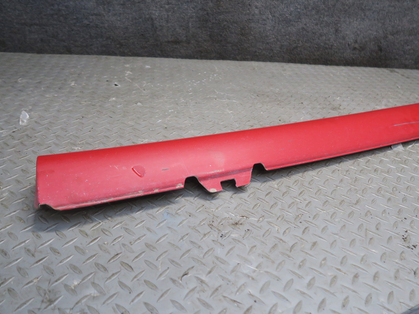 2008 VW Golf MK5 R32 Left Side Skirt Rocker Panel Lower Molding Tornado RED OEM