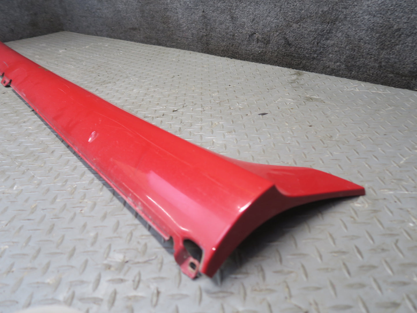 2008 VW Golf MK5 R32 Left Side Skirt Rocker Panel Lower Molding Tornado RED OEM
