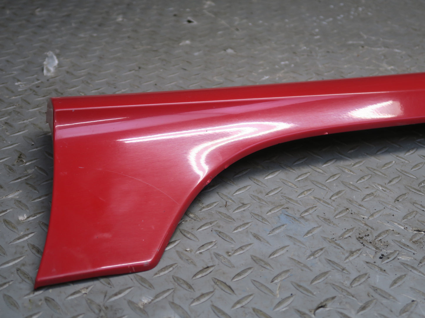 2008 VW Golf MK5 R32 Left Side Skirt Rocker Panel Lower Molding Tornado RED OEM