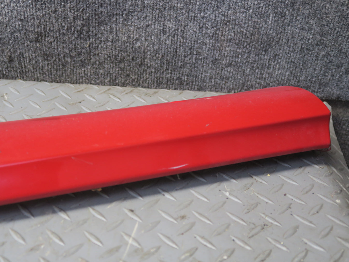 2008 VW Golf MK5 R32 Left Side Skirt Rocker Panel Lower Molding Tornado RED OEM