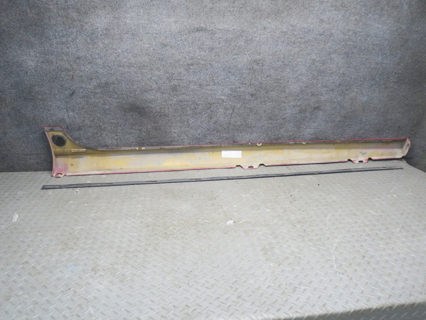 2008 VW Golf MK5 R32 Left Side Skirt Rocker Panel Lower Molding Tornado RED OEM