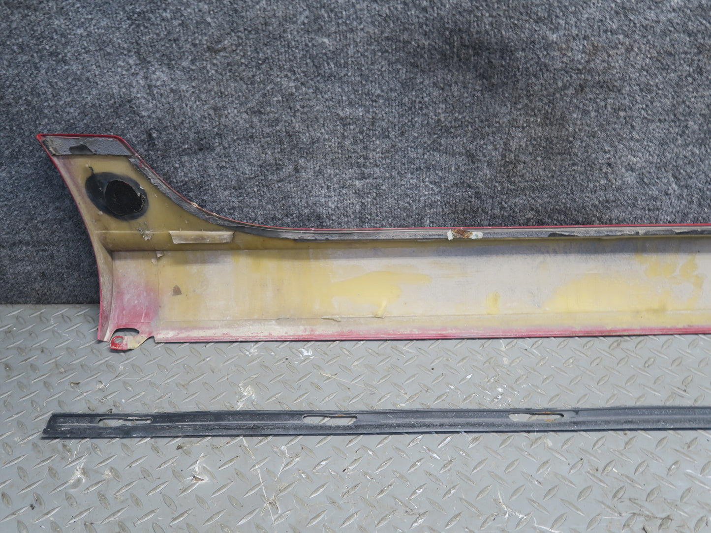 2008 VW Golf MK5 R32 Left Side Skirt Rocker Panel Lower Molding Tornado RED OEM