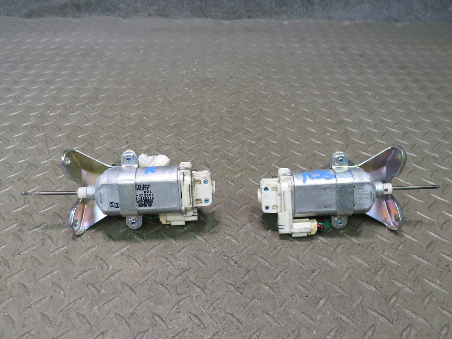 02-10 Lexus UZZ40L SC430 Set of 2 Rear Trunk Hinge Drive Gear Motor OEM