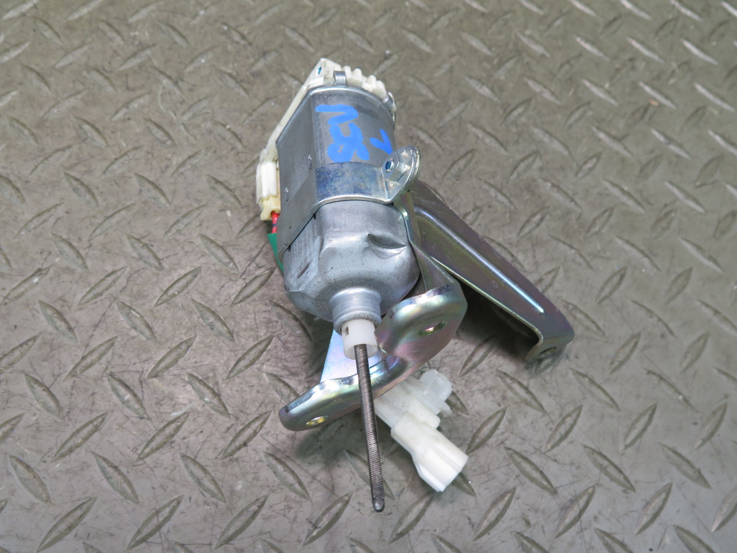 02-10 Lexus UZZ40L SC430 Set of 2 Rear Trunk Hinge Drive Gear Motor OEM