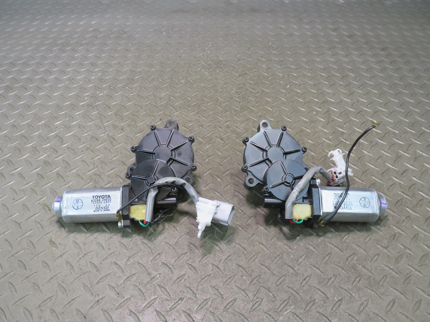02-10 Lexus UZZ40L SC430 Set of 2 Rear Trunk Lid Hinge Drive Gear Motor OEM
