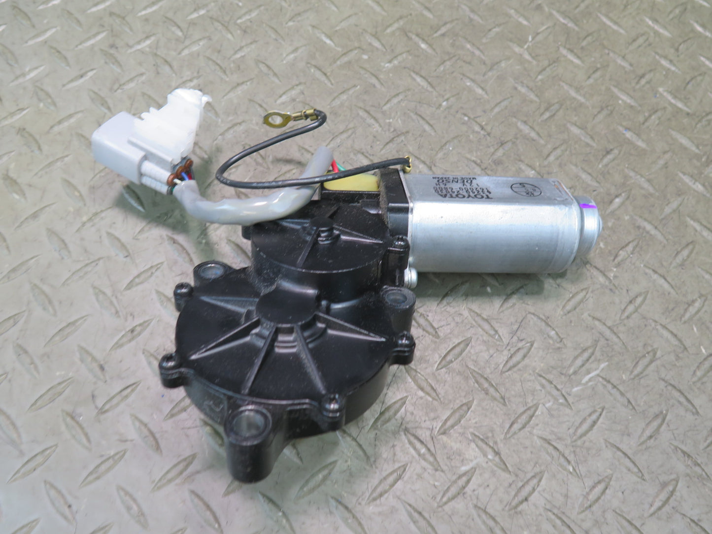 02-10 Lexus UZZ40L SC430 Set of 2 Rear Trunk Lid Hinge Drive Gear Motor OEM