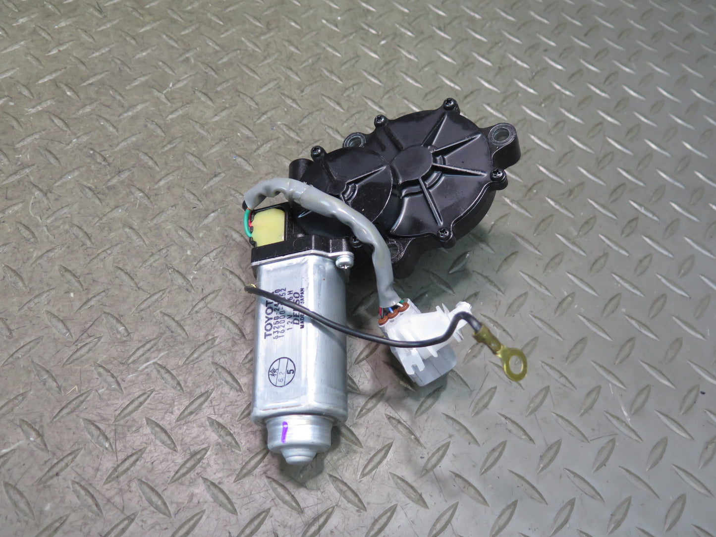 02-10 Lexus UZZ40L SC430 Set of 2 Rear Trunk Lid Hinge Drive Gear Motor OEM