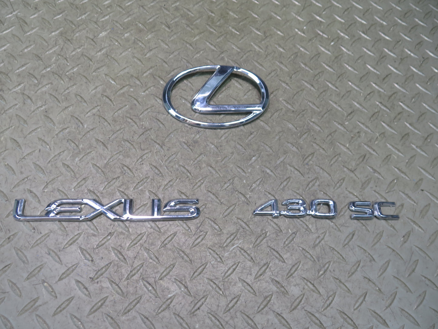 02-10 Lexus UZZ40L SC430 Rear Trunk Lid Ornament Emblem Logo Badge Set OEM