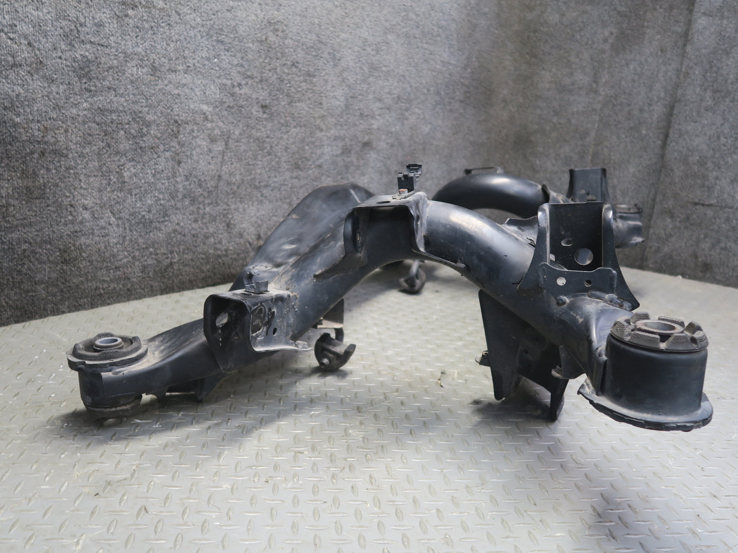 02-10 Lexus UZZ40L SC430 Rear Suspension Crossmember Sub Frame Subframe 74K OEM