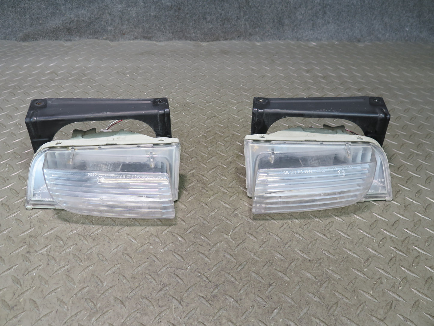 06-10 Lexus SC430 Set of 2 Rear Bumper Left & Right Backup Reverse Light OEM