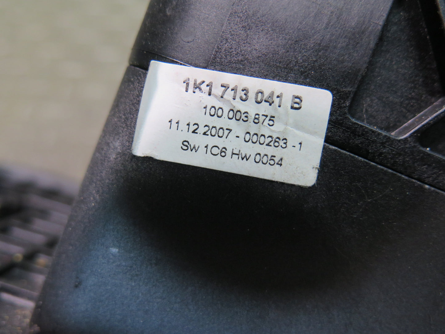 2008 VW Golf MK5 R32 A/T Automatic Transmission Shifter w Cable 1K1713041B OEM